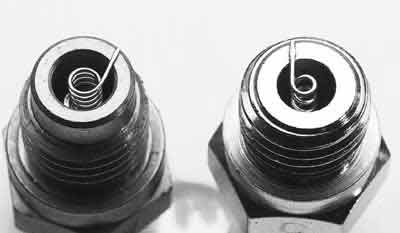 glowplugs2_closeup.jpg - 20024 Bytes